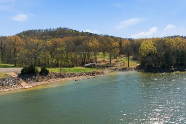 $1,350,000 | 1118 Carrollville Landing Road, Clifton, TN 38425