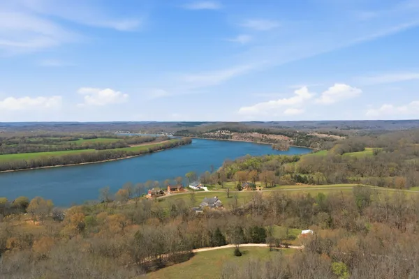 $1,350,000 | 1118 Carrollville Landing Road, Clifton, TN 38425