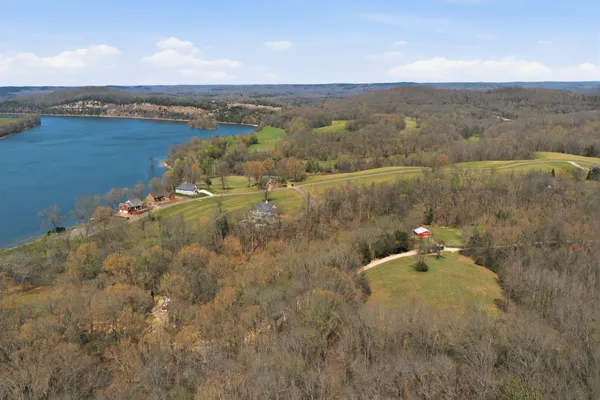 $1,350,000 | 1118 Carrollville Landing Road, Clifton, TN 38425