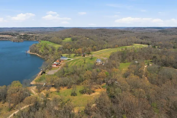 $1,350,000 | 1118 Carrollville Landing Road, Clifton, TN 38425