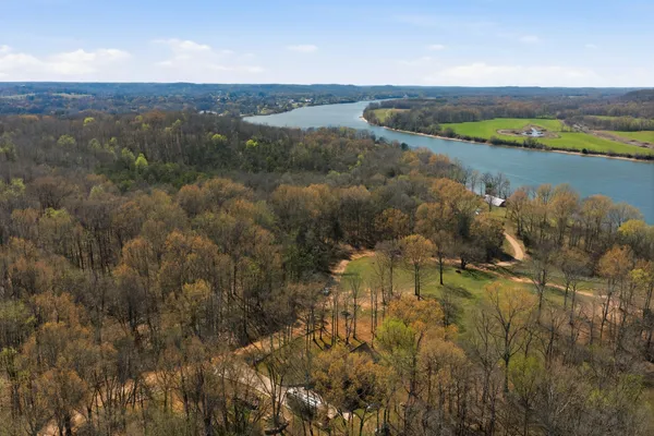 $1,350,000 | 1118 Carrollville Landing Road, Clifton, TN 38425