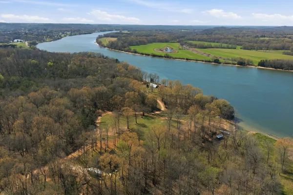 $1,350,000 | 1118 Carrollville Landing Road, Clifton, TN 38425