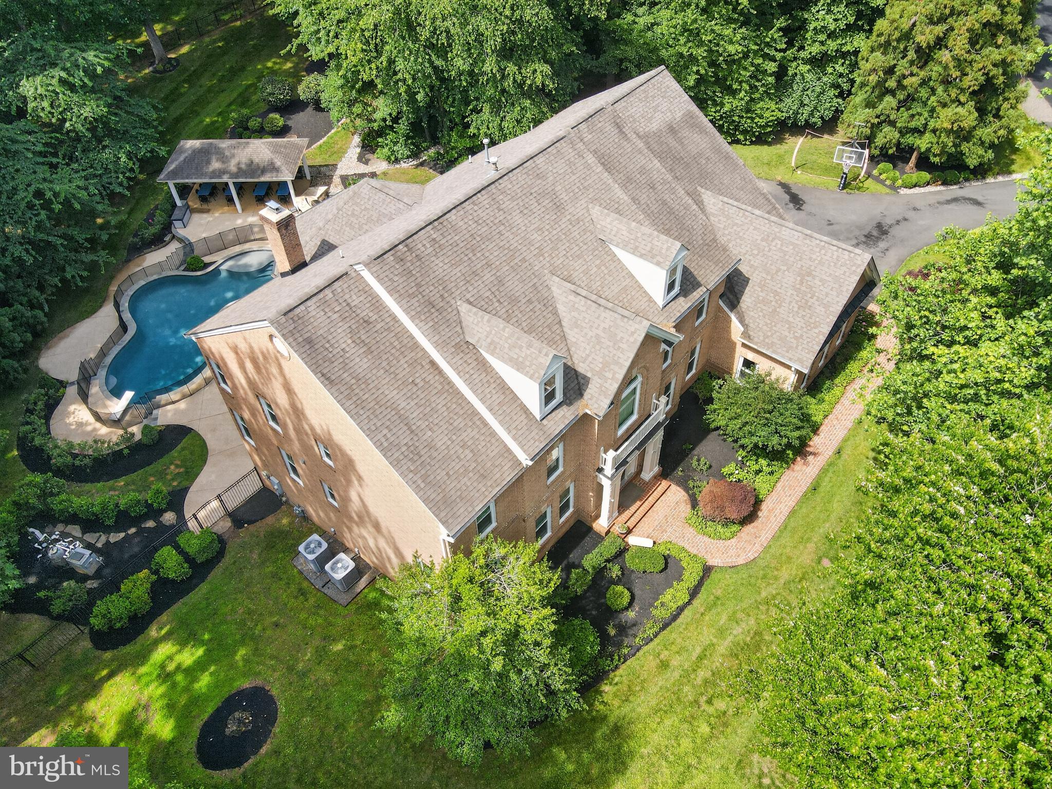 10301 Forest Maple Road Vienna, VA 22182 - Photo 24 of 27