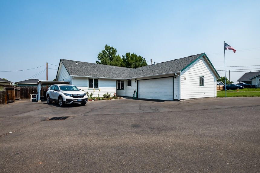 2985 Merriman Road Medford, OR 97501 - Photo 2 of 26 2985 Merriman 2-2