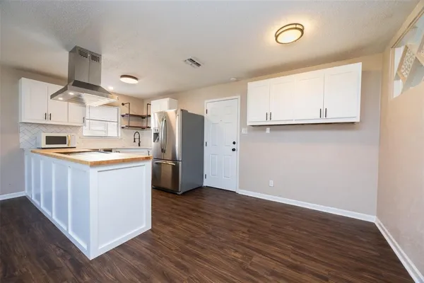 $235,000 | 708 Meadowlark Circle, Crowley, TX 76036