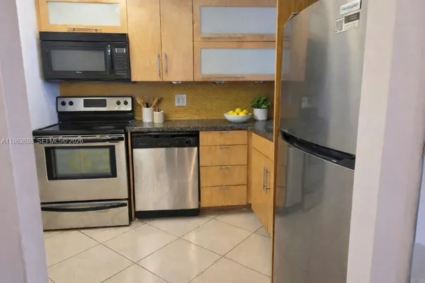 $1,800 | 1470 Northeast 123rd Street, Unit A1106, North Miami, FL 33161