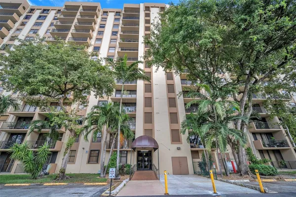 $1,800 | 1470 Northeast 123rd Street, Unit A1106, North Miami, FL 33161