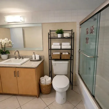 $1,800 | 1470 Northeast 123rd Street, Unit A1106, North Miami, FL 33161