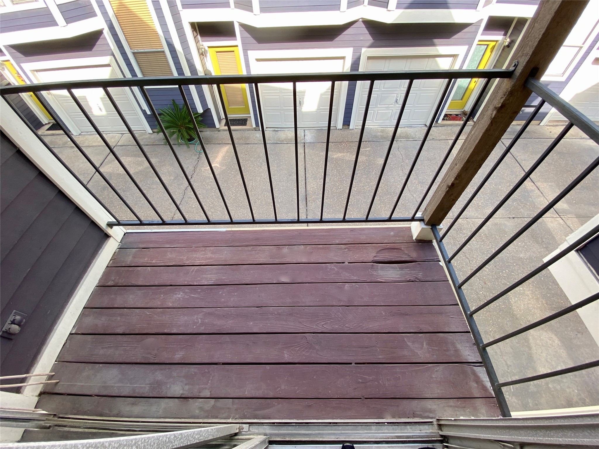 735 Arlington Street, Unit 3 Houston, TX 77007 - Photo 15 of 32 Balcony located just off the breakfast area, ideal for a morning or evening sip.