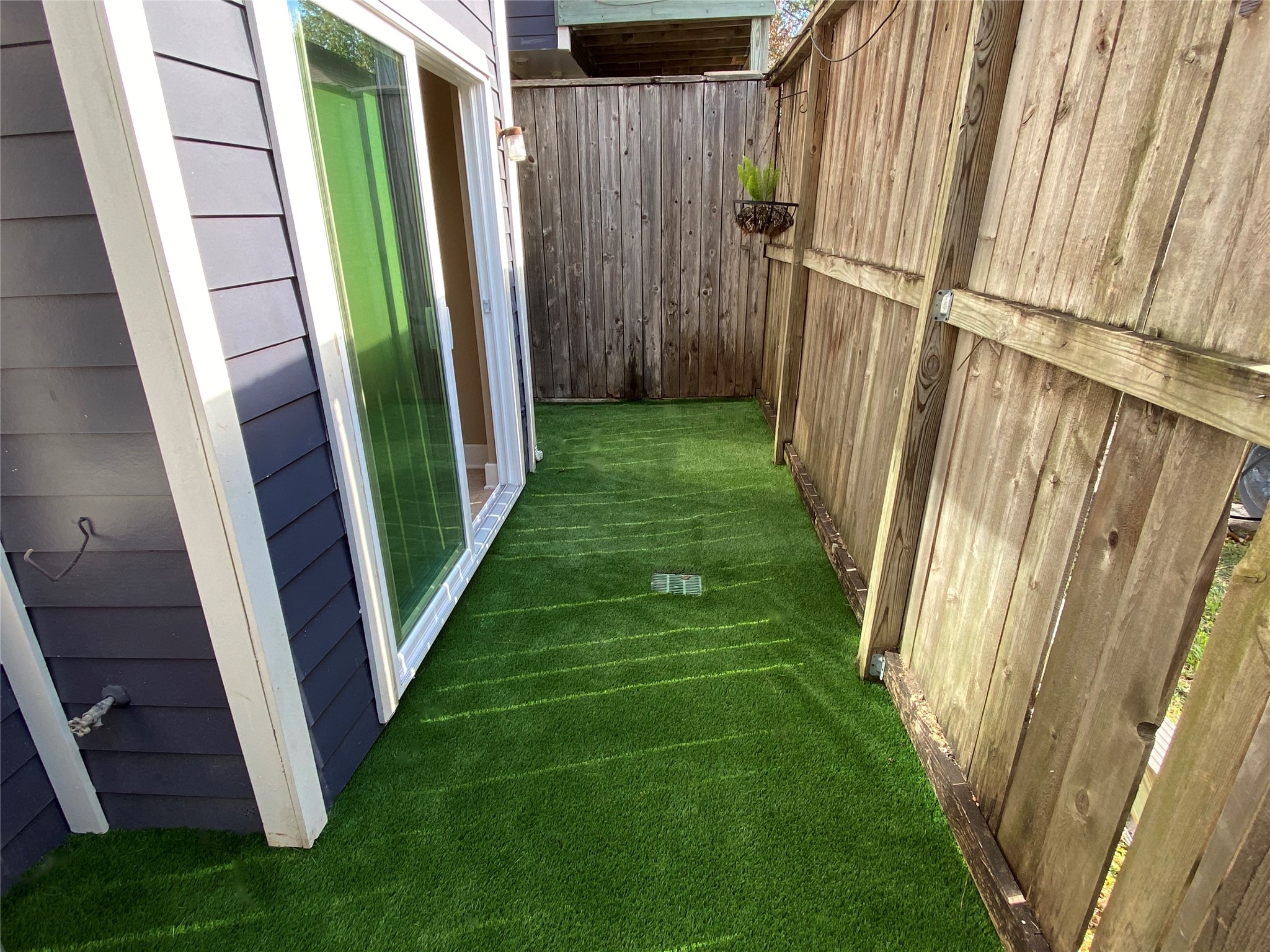 735 Arlington Street, Unit 3 Houston, TX 77007 - Photo 26 of 32 Alternate view of backyard space. A clean slate for enjoyment.