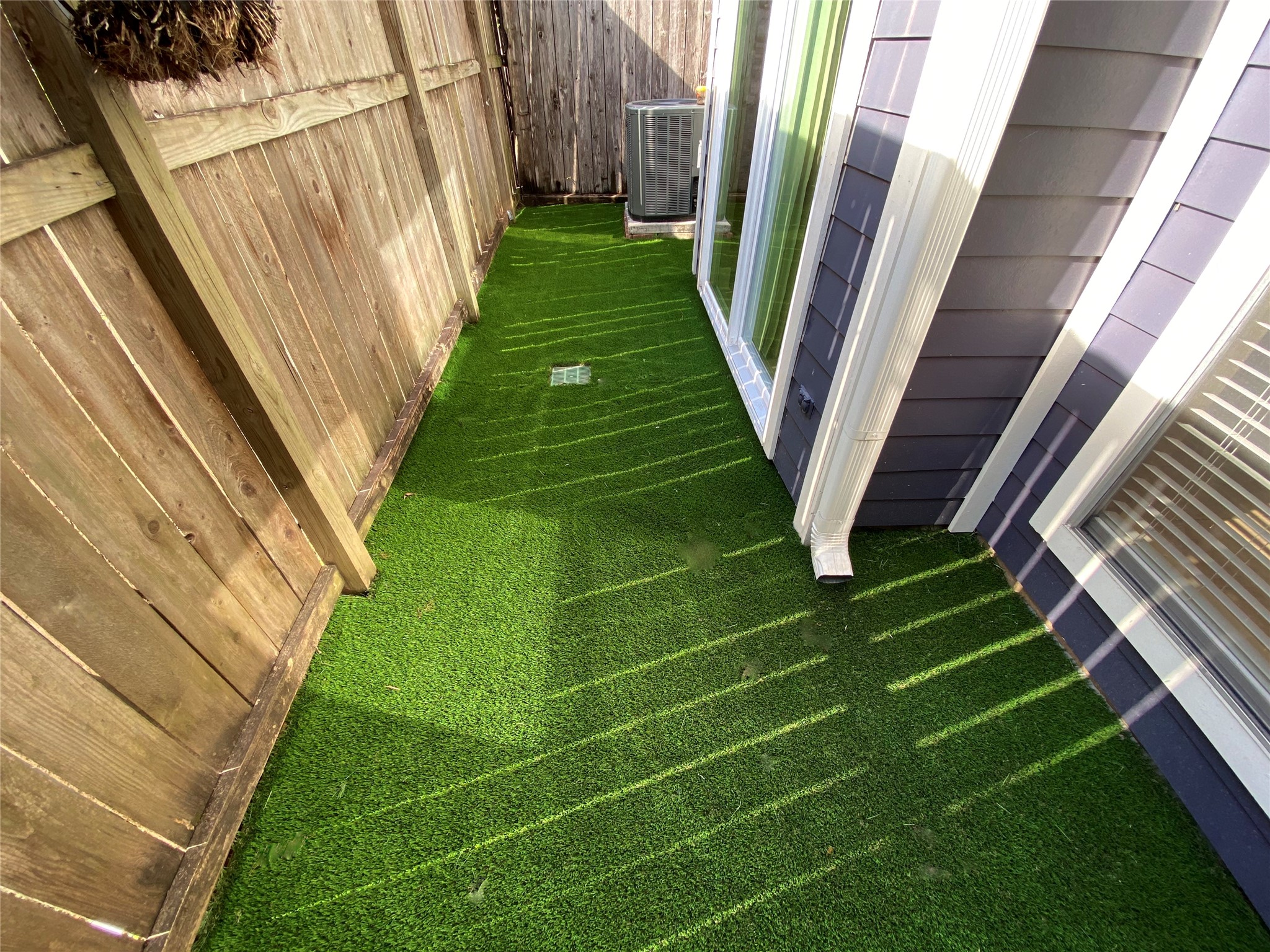 735 Arlington Street, Unit 3 Houston, TX 77007 - Photo 27 of 32 Care-free, turf backyard, just off the primary bedroom.