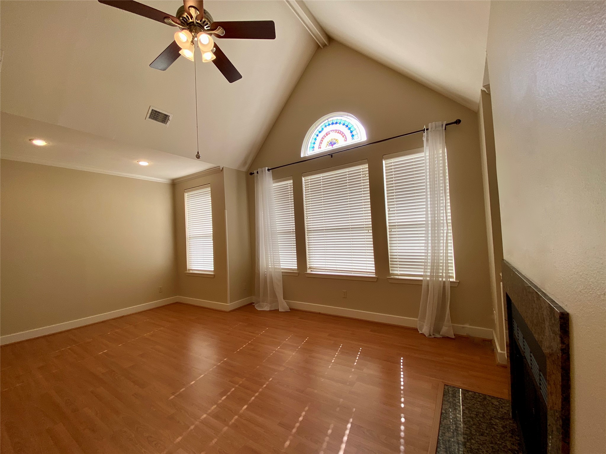 735 Arlington Street, Unit 3 Houston, TX 77007 - Photo 6 of 32 Souring, vaulted ceilings make the living room feel nice and roomy. The space is easy care with laminate flooring.