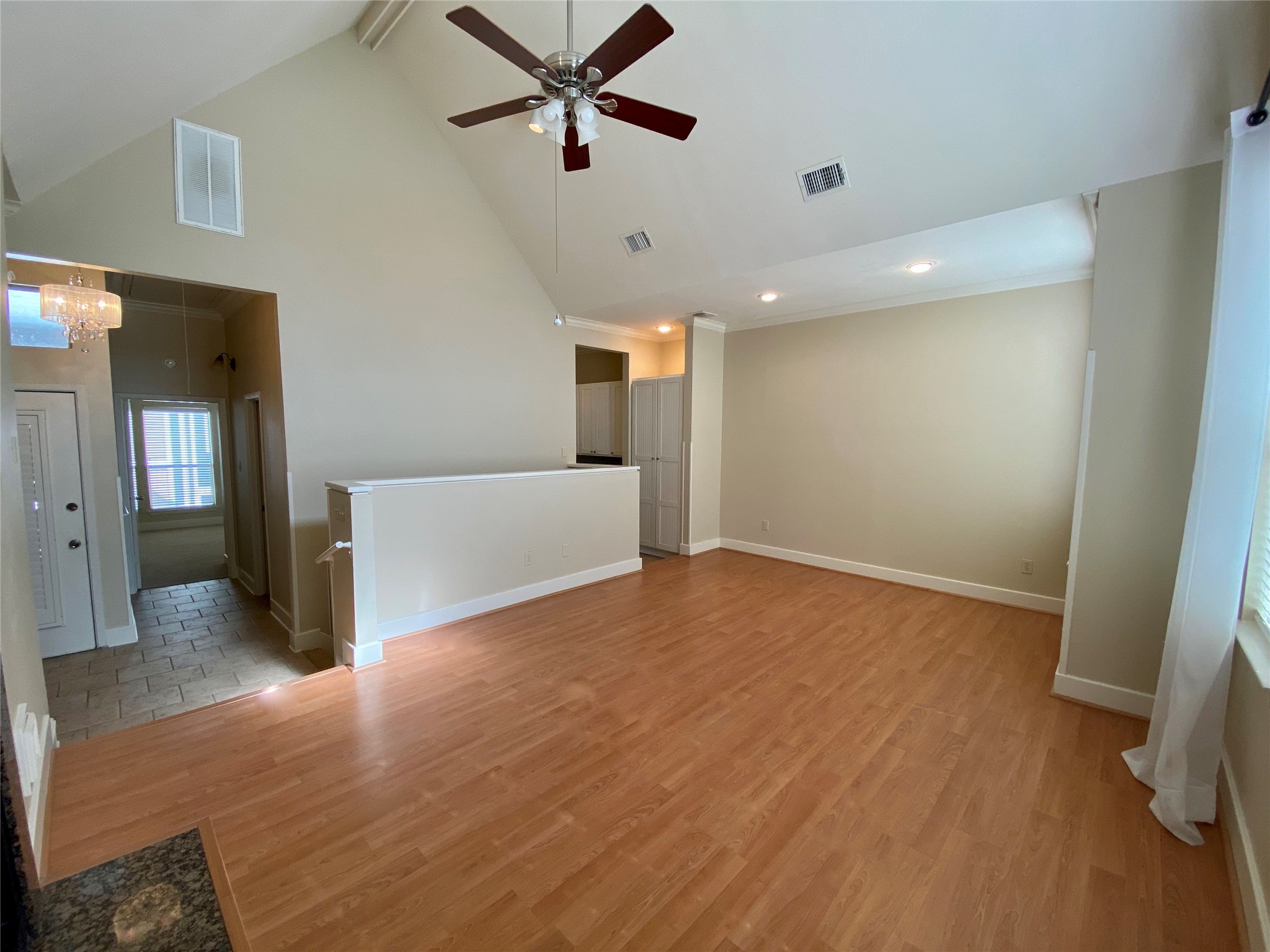 735 Arlington Street, Unit 3 Houston, TX 77007 - Photo 8 of 32 Alternate view of living room with layout of guest bedroom and bath down hall on left and kitchen through opening in middle of pic.