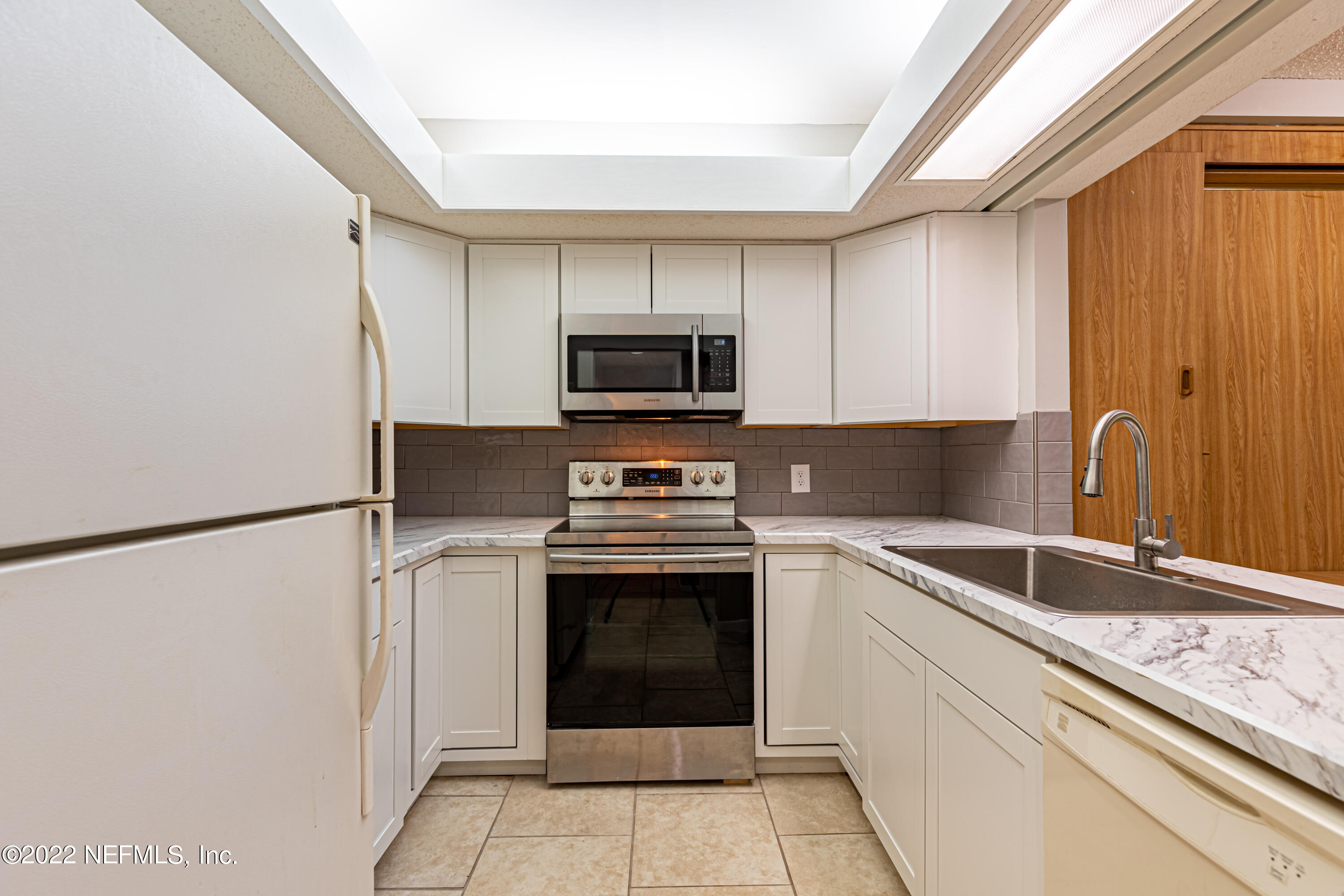 2910 Ravines Road, Unit 1127 Middleburg, FL 32068 - Photo 10 of 37 11 Kitchen