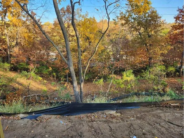 $59,900 | 8140 Westlake Drive, Parkville, MO 64152