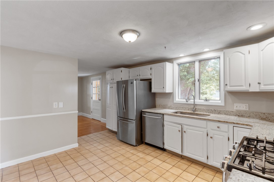 11 Serrel Sweet Road Johnston, RI 02919 - Photo 8 of 27 Gallery Image 8