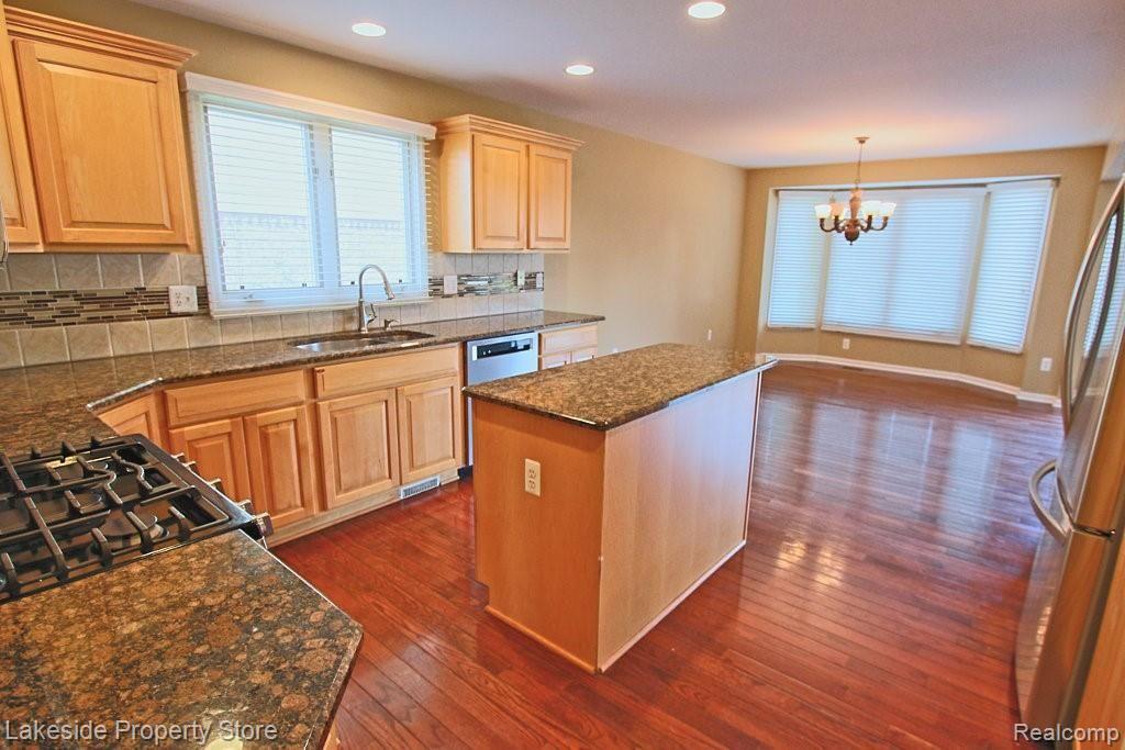 19913 Mapleton Drive Macomb, MI 48044 - Photo 3 of 40