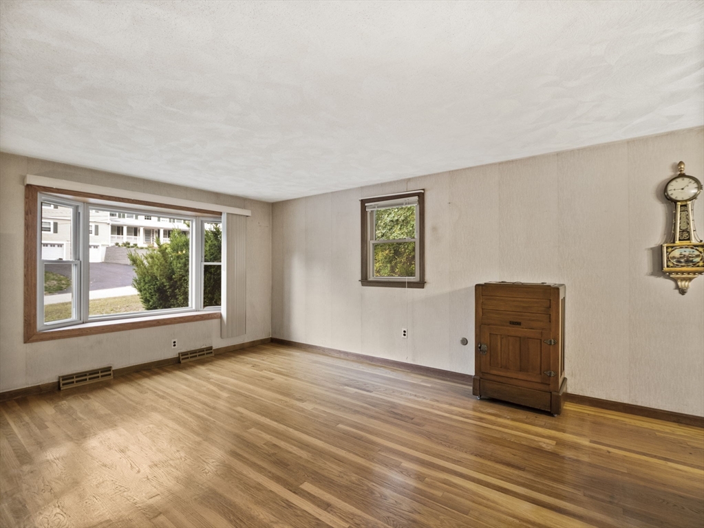 12 Pinetree Road Billerica, MA 01821 - Photo 2 of 37 Gallery Image 2