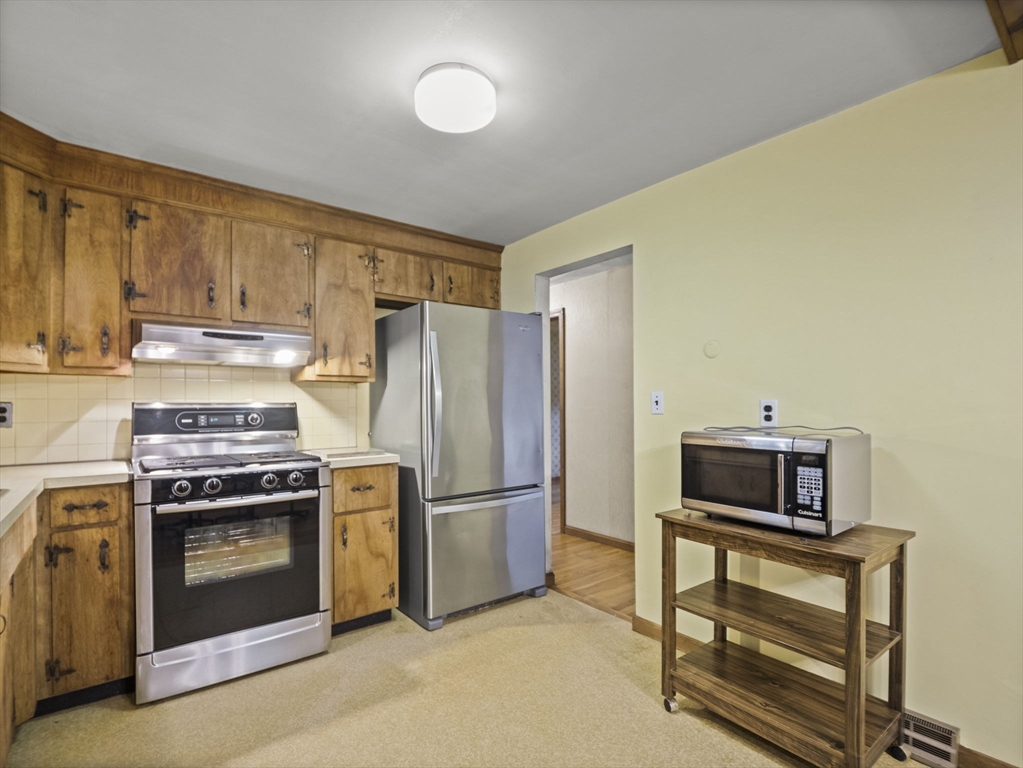 12 Pinetree Road Billerica, MA 01821 - Photo 8 of 37 Gallery Image 8