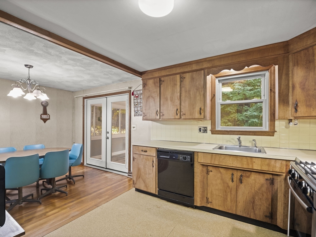 12 Pinetree Road Billerica, MA 01821 - Photo 9 of 37 Gallery Image 9