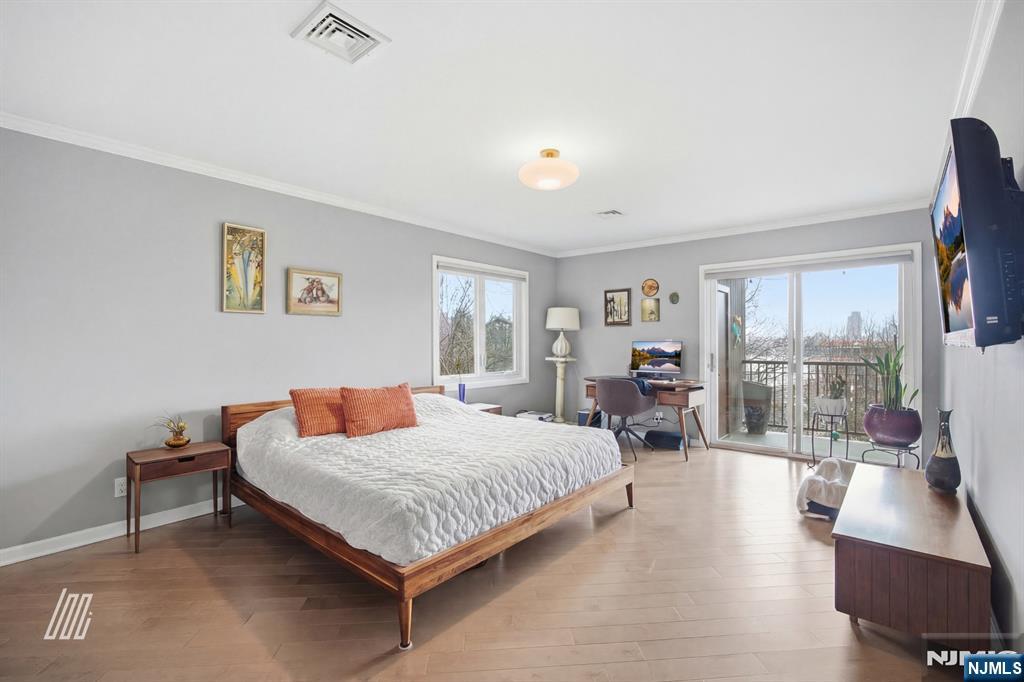 300 Gorge Road, Unit 75 Cliffside Park, NJ 07010 - Photo 15 of 27 a bedroom with a large bed and a large window