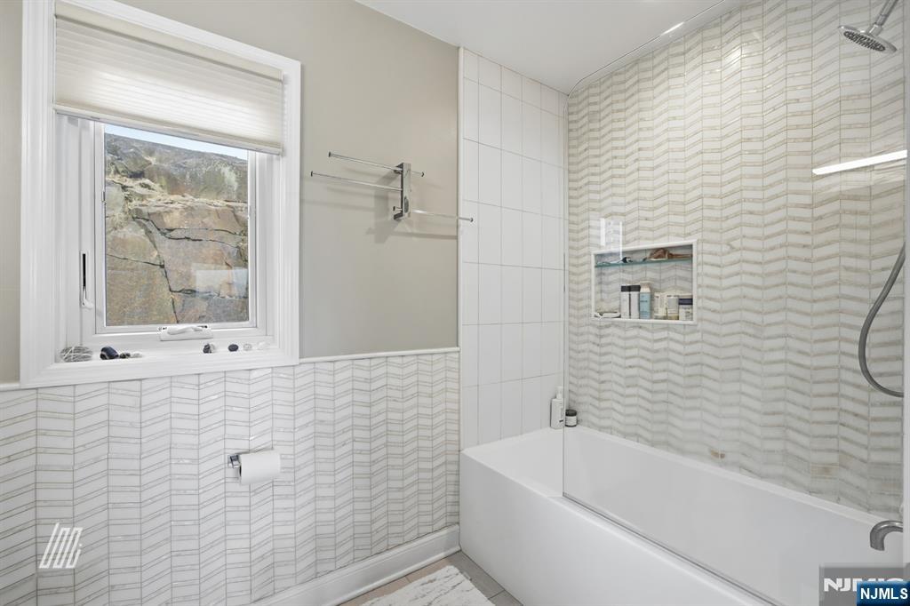 300 Gorge Road, Unit 75 Cliffside Park, NJ 07010 - Photo 18 of 27 a bathroom with a bathtub and shower