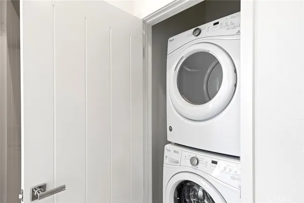 a view of entryway with washer and dryer