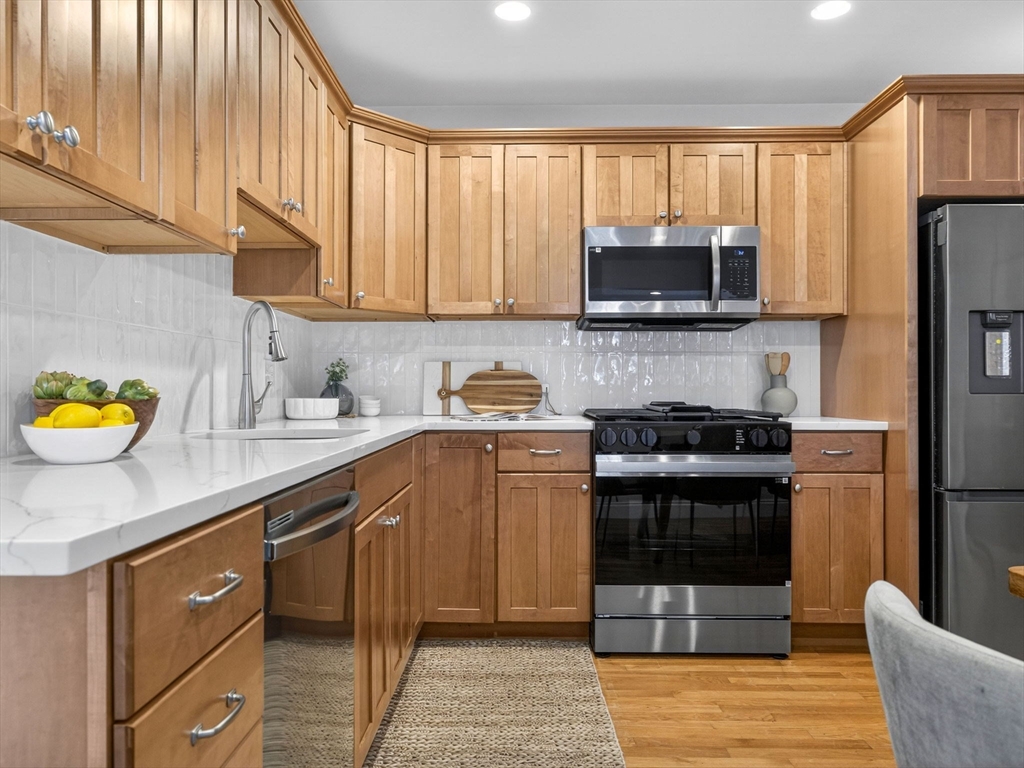 204 Marion Street, Unit 5 Boston, MA 02128 - Photo 9 of 39