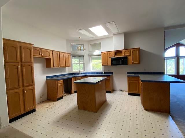 661 Keen Road Grants Pass, OR 97527 - Photo 14 of 28 431-433124 Kitchen Angle 1