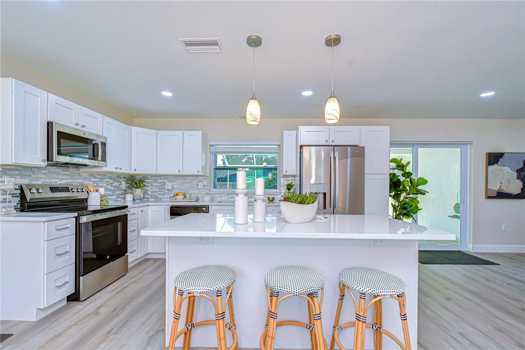 2167 Lakeview Road Clearwater, FL 33764 - Photo 10 of 31