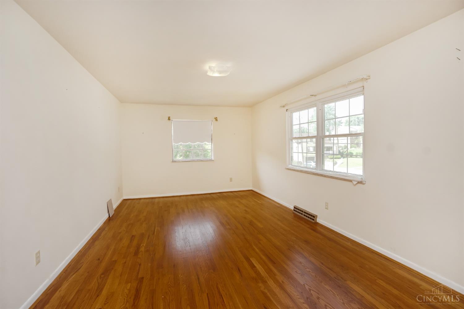 5814 Lawrence Road Cincinnati, OH 45248 - Photo 14 of 33