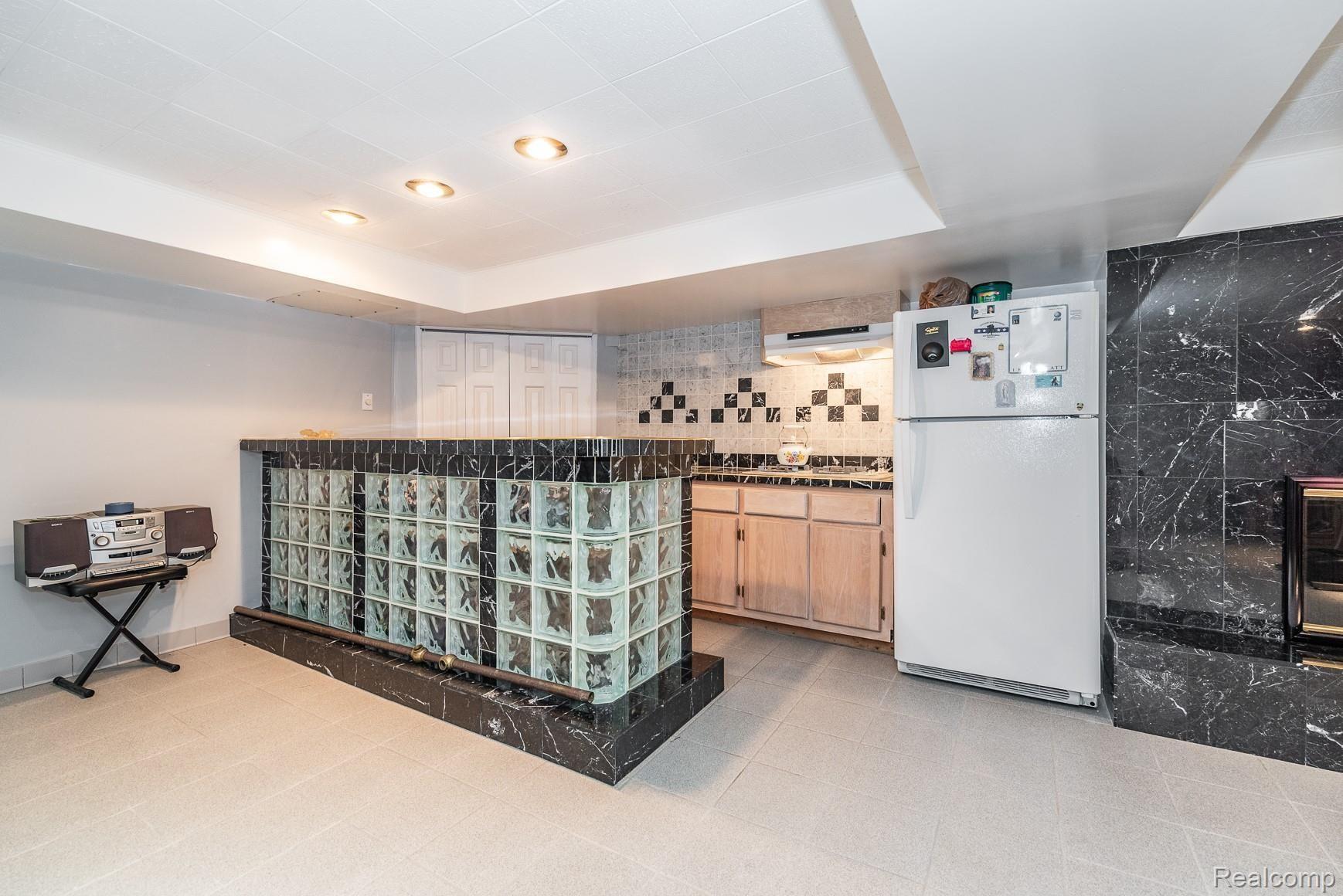 27130 Ford Road Dearborn Heights, MI 48127 - Photo 27 of 31 DSC_6784.jpg
