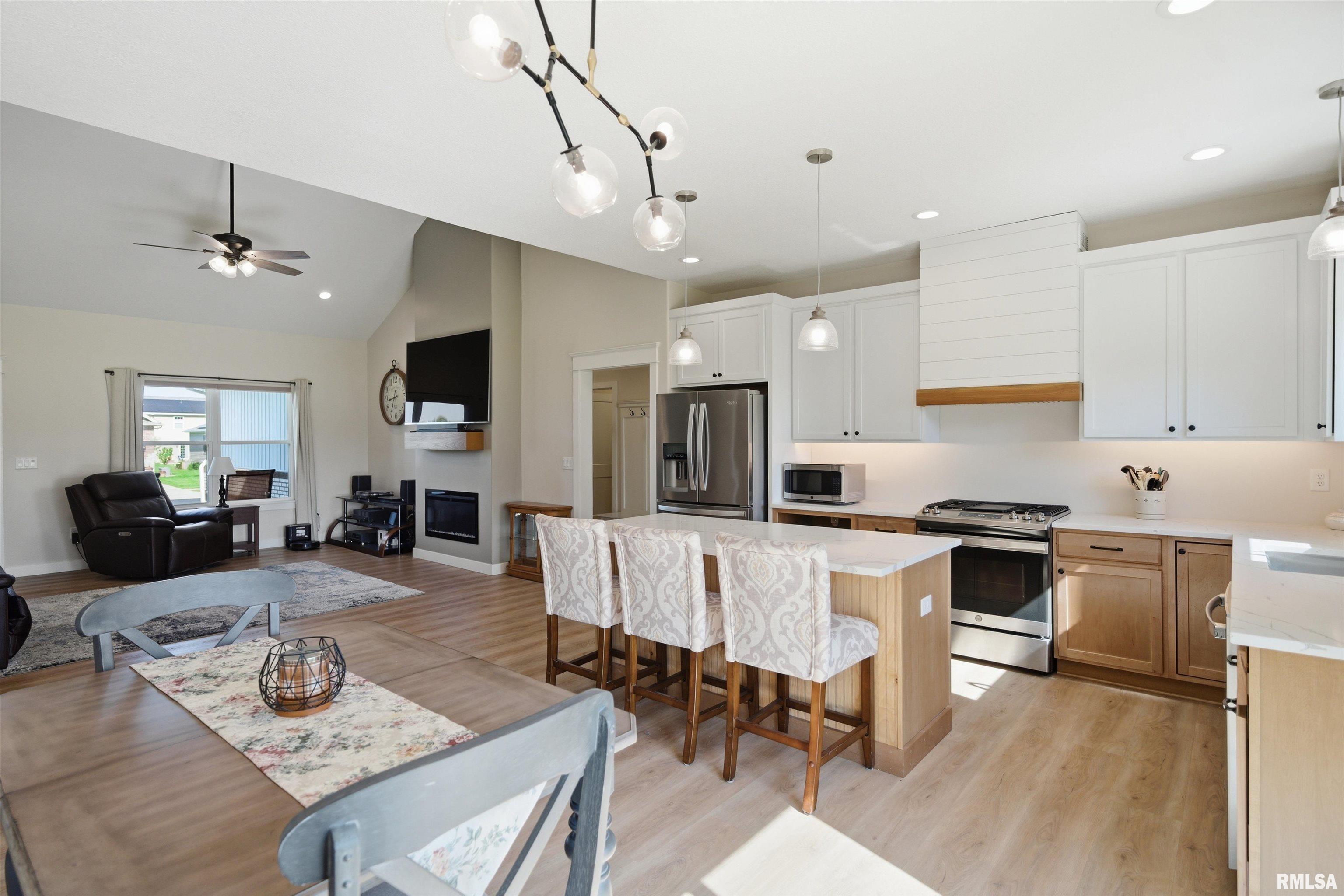 215 Cypress Point Washington, IL 61571 - Photo 18 of 39