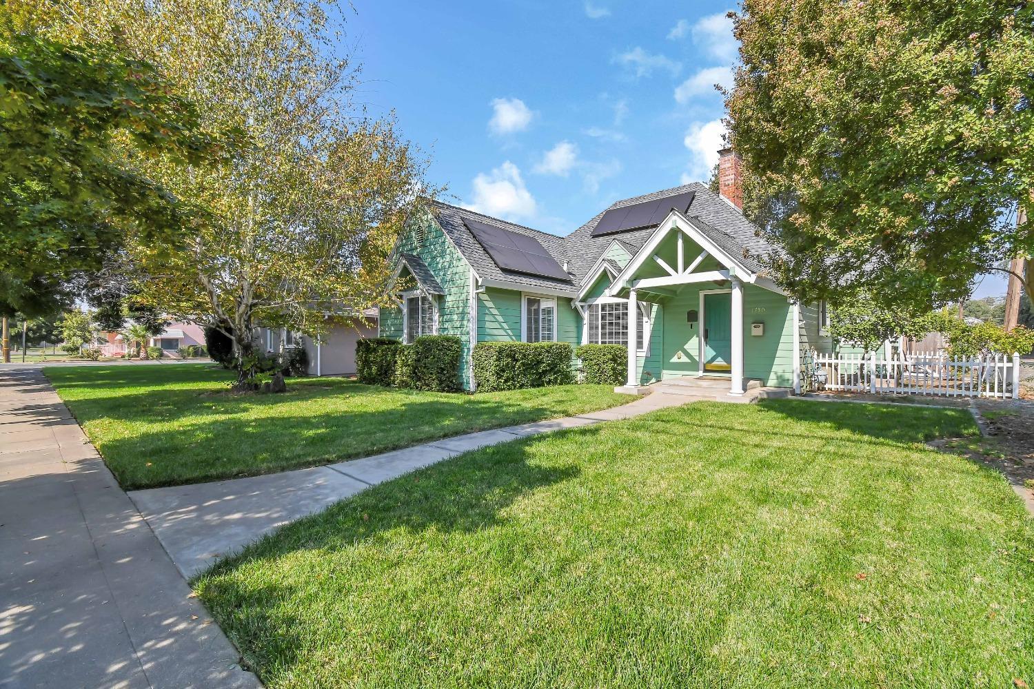 1750 Hazel Street Gridley, CA 95948 - Photo 4 of 20 a front view of a house with a yard