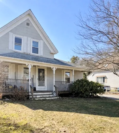 $2,400 | 46 Standish Avenue, Unit 2, Plymouth, MA 02360