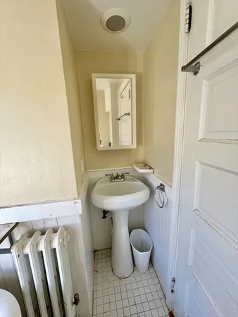 $2,400 | 46 Standish Avenue, Unit 2, Plymouth, MA 02360