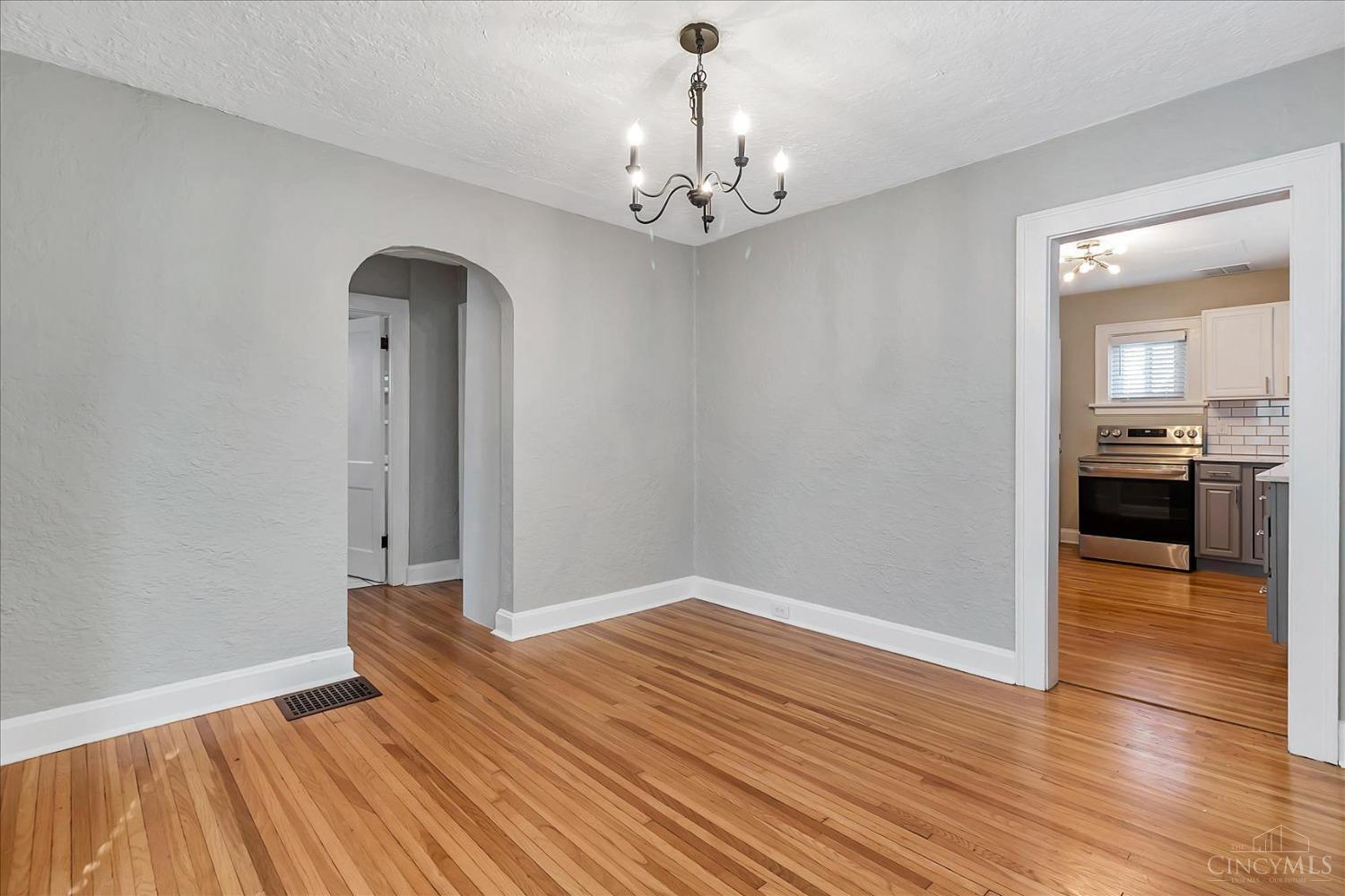 6628 Murray Road Cincinnati, OH 45227 - Photo 16 of 26 Gallery Image 16