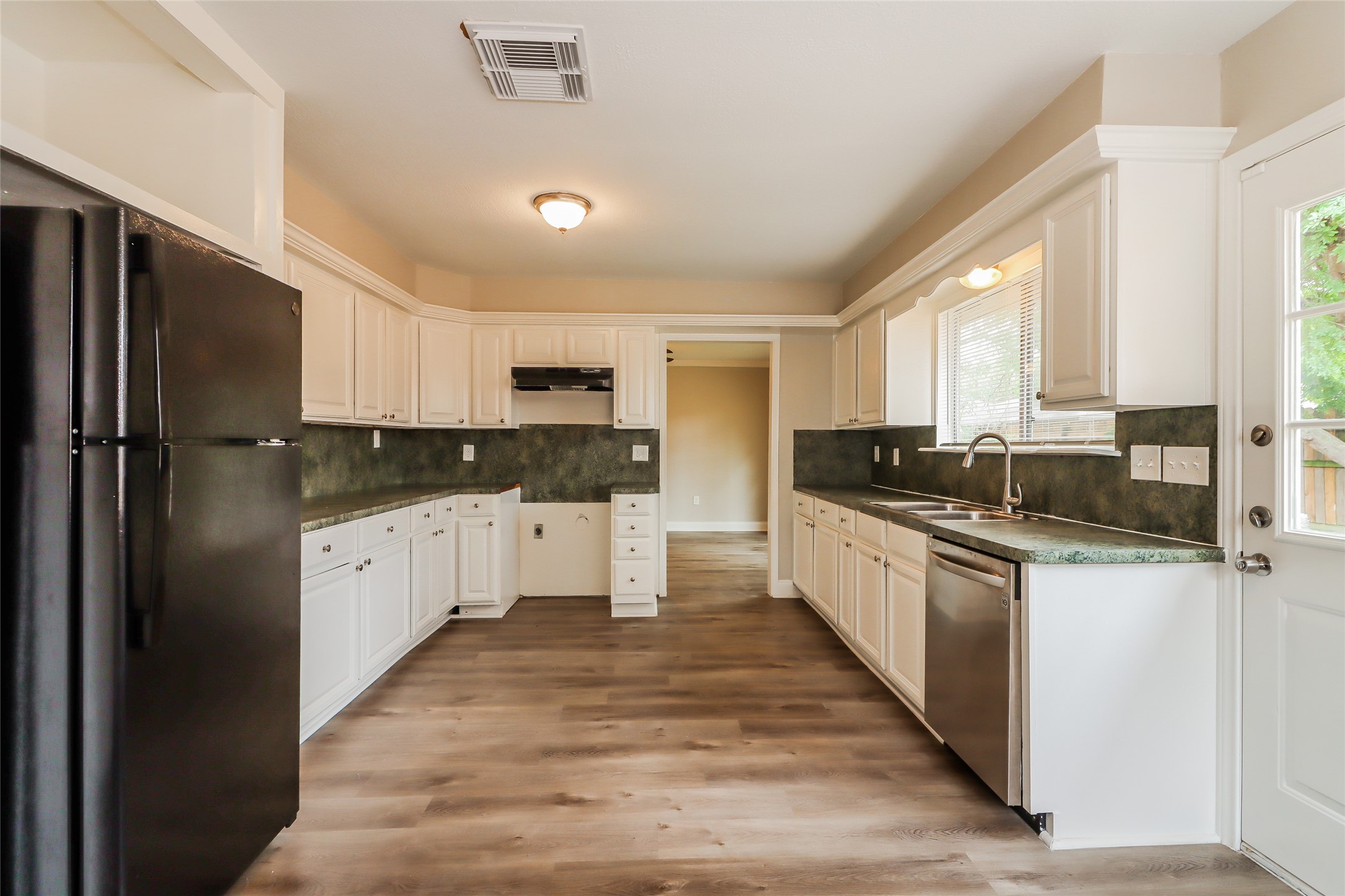 10531 Mills Walk Drive Houston, TX 77070 - Photo 12 of 16