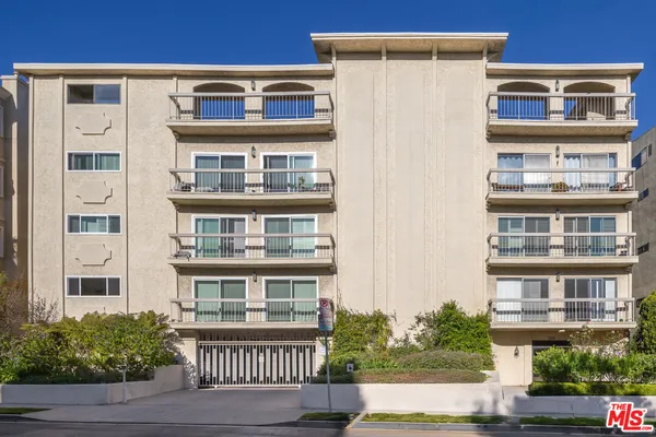 $4,950 | 2318 Fox Hills Drive, Unit 105, Los Angeles, CA 90064
