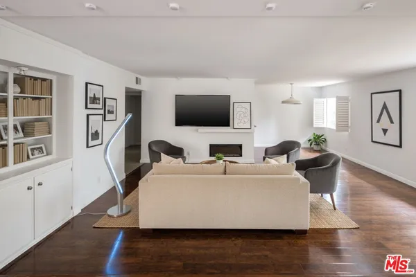 $4,950 | 2318 Fox Hills Drive, Unit 105, Los Angeles, CA 90064