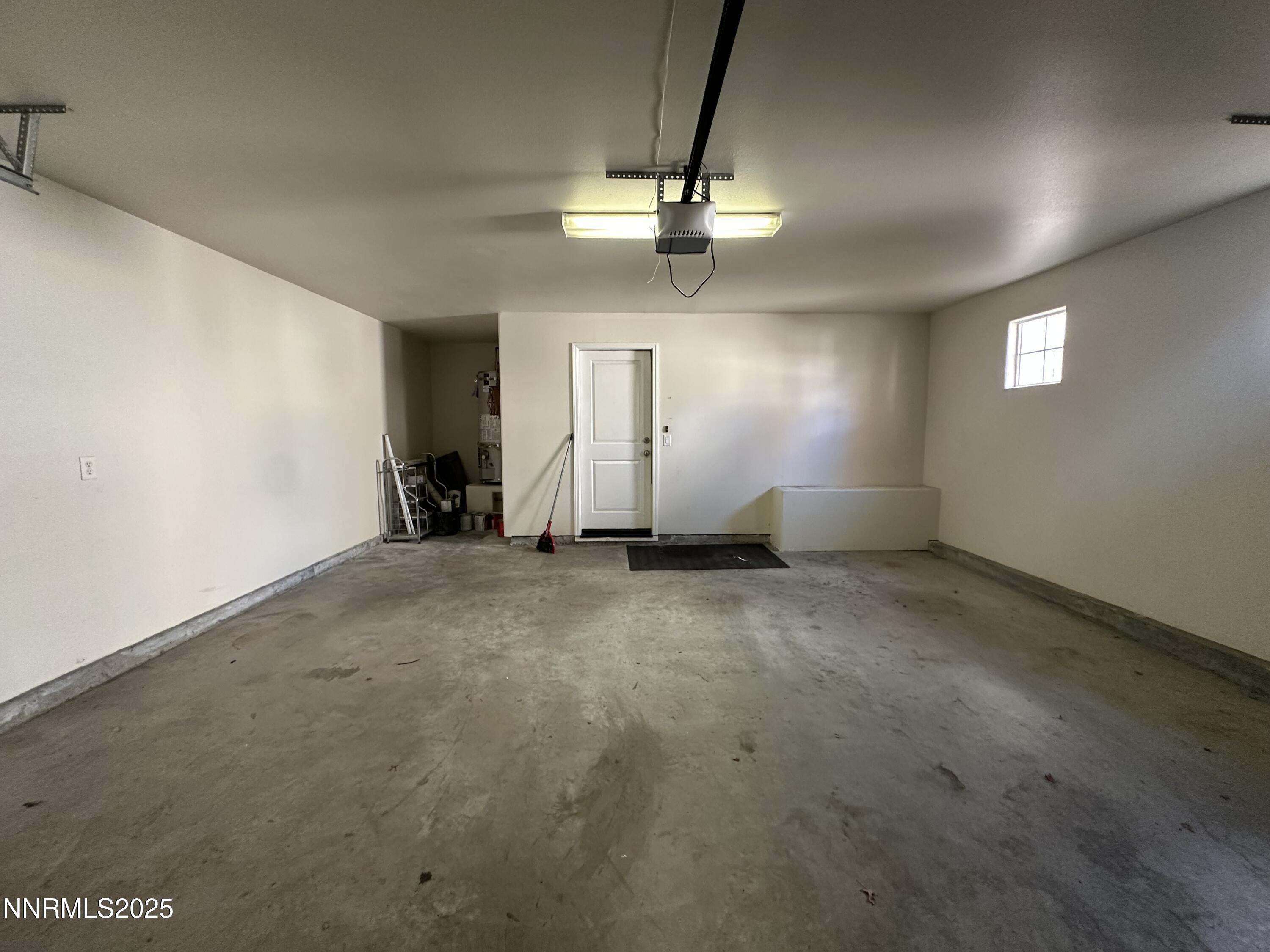 1625 Clover Hill Trail Reno, NV 89523 - Photo 38 of 41 en empty room with windows and ceiling fan