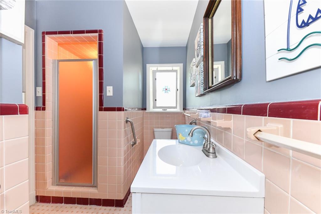 3626 Fieldview Road Pleasant Garden, NC 27313 - Photo 20 of 41 Full bath in the hall does connect to one bedroom directly. New vanity and commode in 2021.