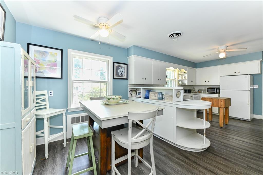3626 Fieldview Road Pleasant Garden, NC 27313 - Photo 9 of 41 Warm and inviting with bright natural light!