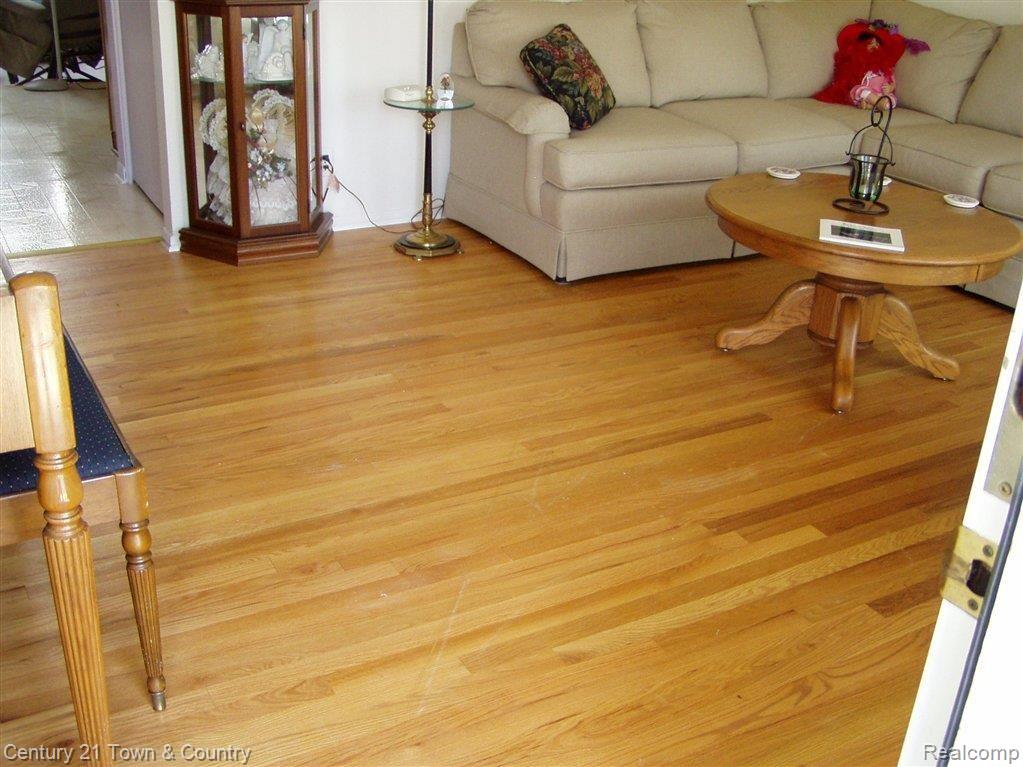 1943 Common Road Warren, MI 48092 - Photo 2 of 25 P1011390.JPG