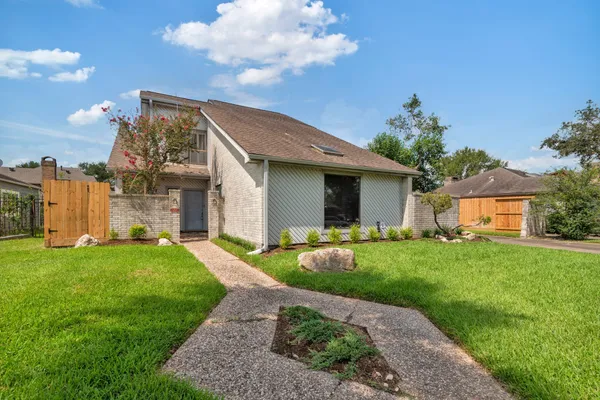 $3,400 | 3218 Freshmeadows Drive, Houston, TX 77063