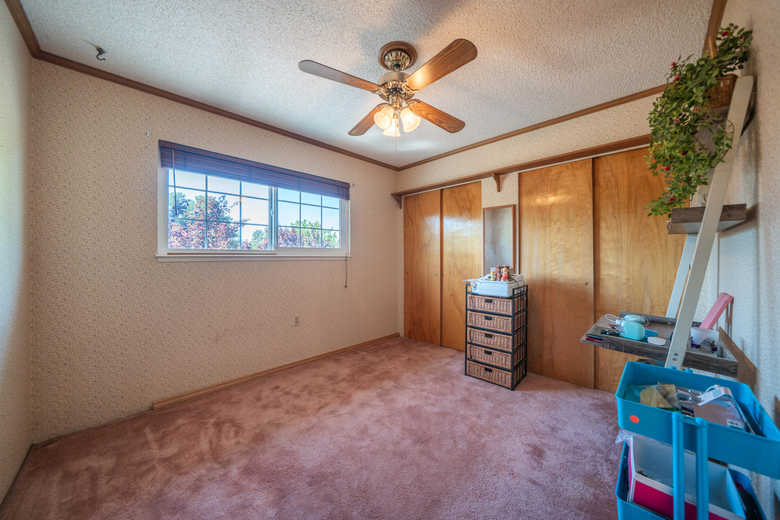 596 Estate Street Redding, CA 96002 - Photo 12 of 29 596 Estate St-28
