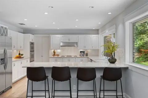$1,075,000 | 8805 Point W Drive, Austin, TX 78759