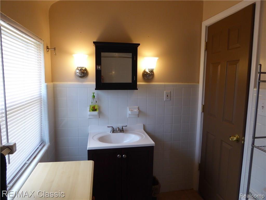 15445 Inkster Road Livonia, MI 48154 - Photo 24 of 56