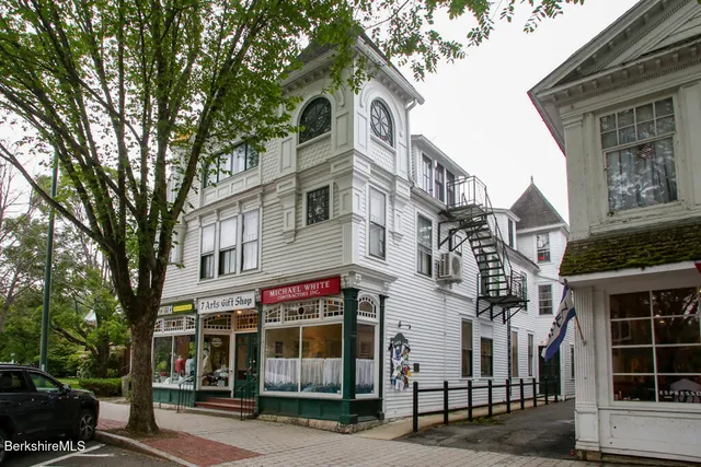 $2,250 | 44 Main Street, Unit 3, Stockbridge, MA 01262