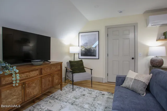 $2,250 | 44 Main Street, Unit 3, Stockbridge, MA 01262